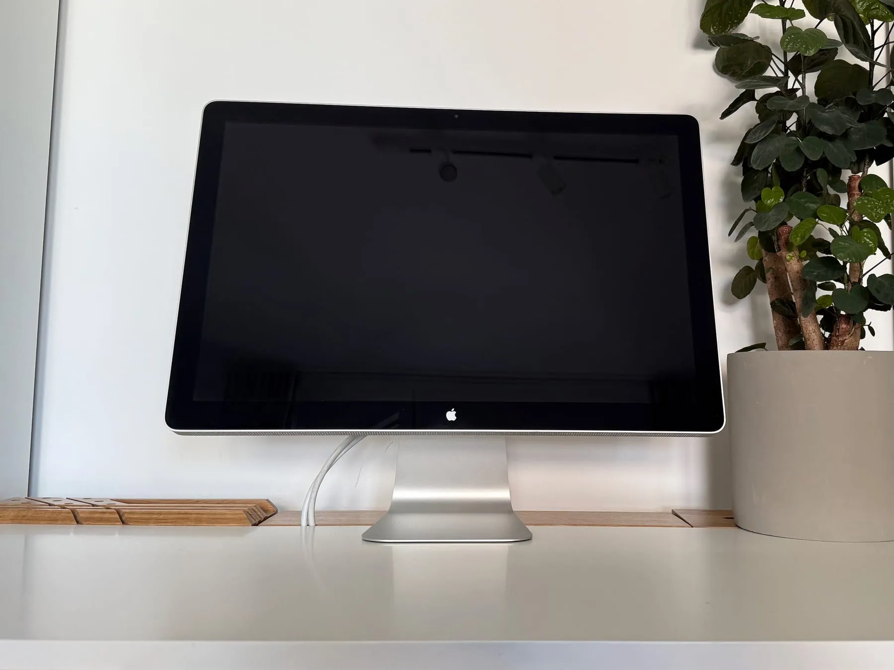 Apple LED Cinema Display 24-inch