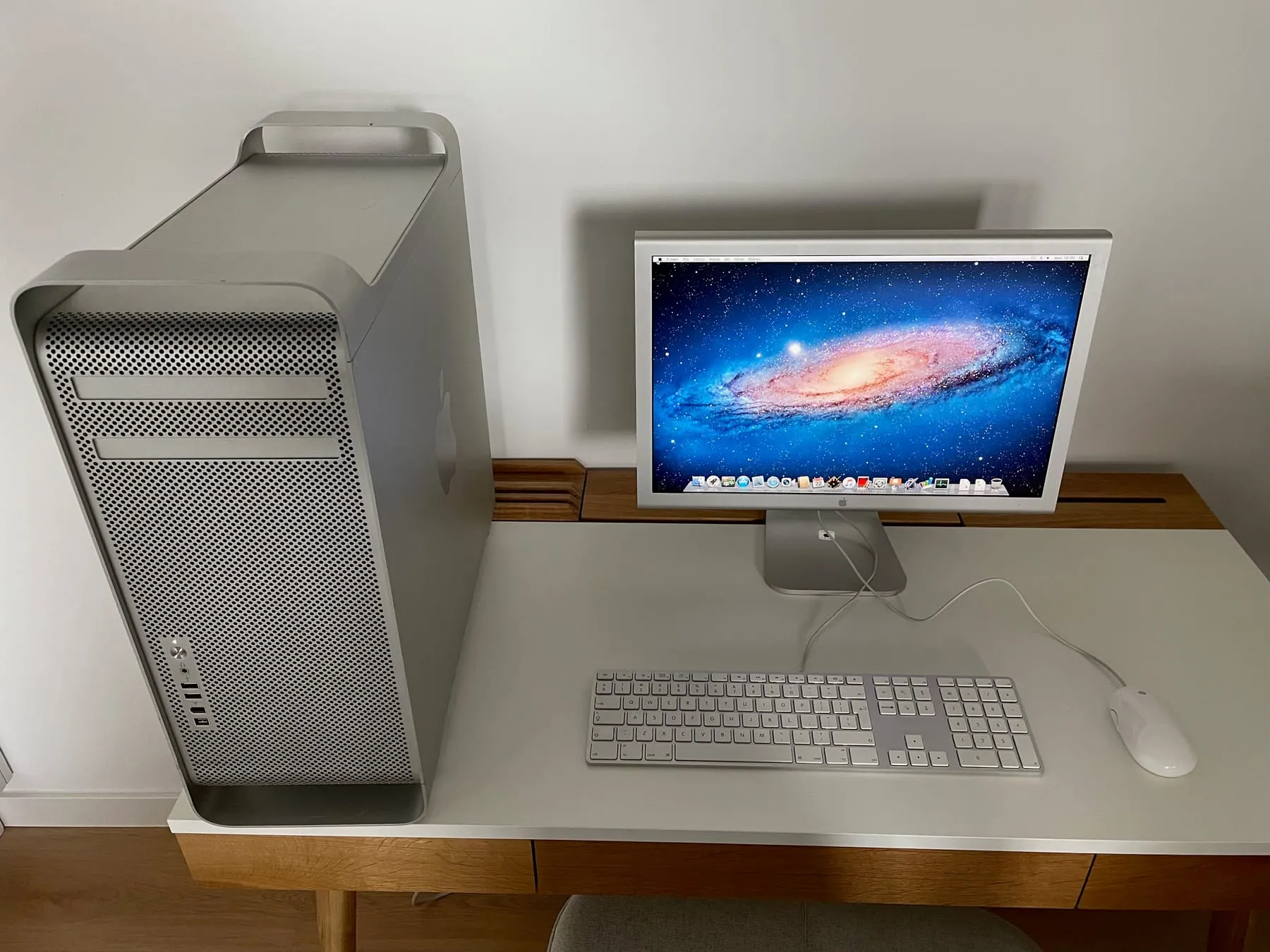 Apple Mac Pro 1,1 — desk setup