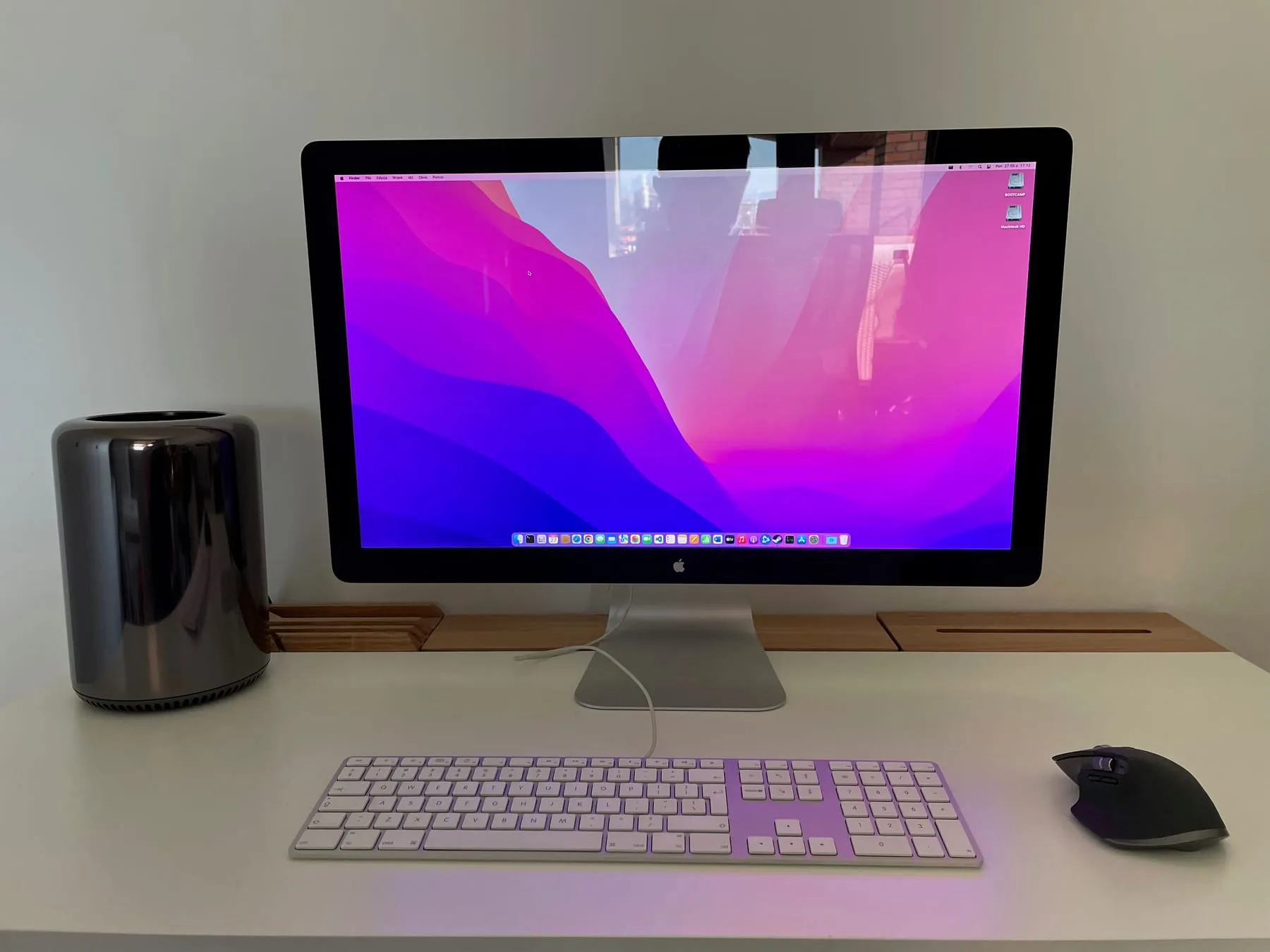 Apple Mac Pro (Late 2013) — desk setup