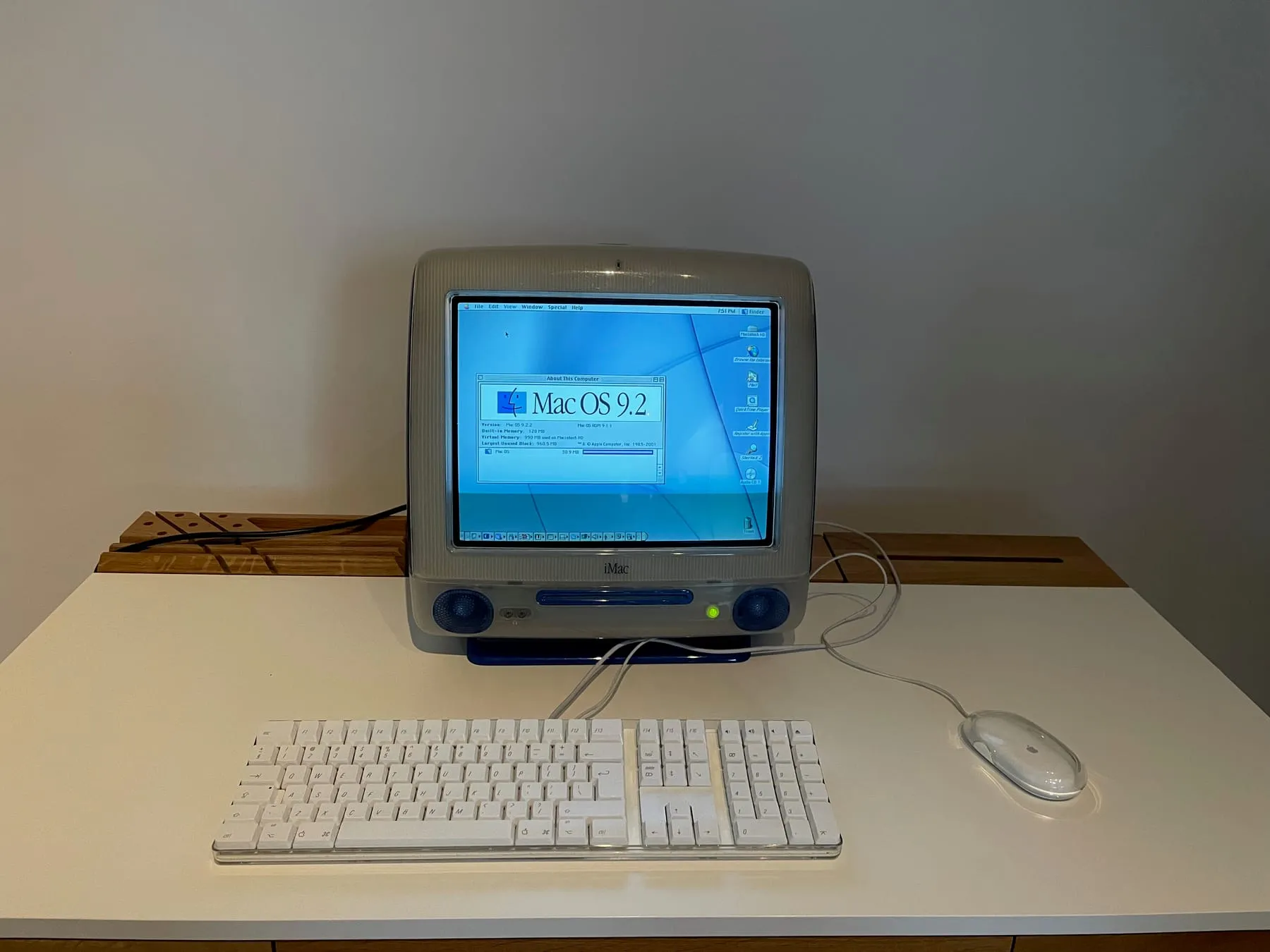 Apple iMac G3 350 Indigo — desk setup