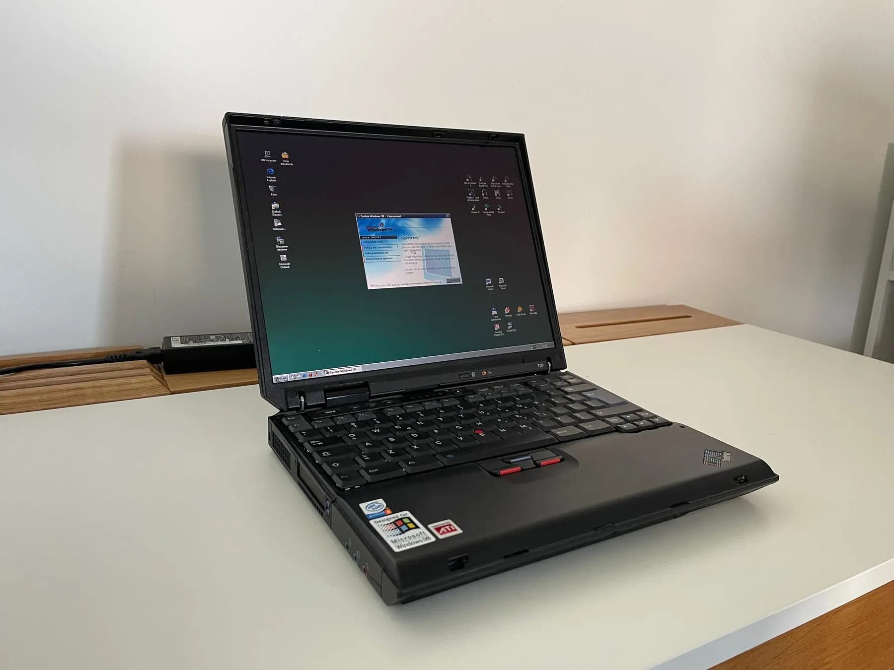 IBM ThinkPad T30 (Windows 98) — desktop