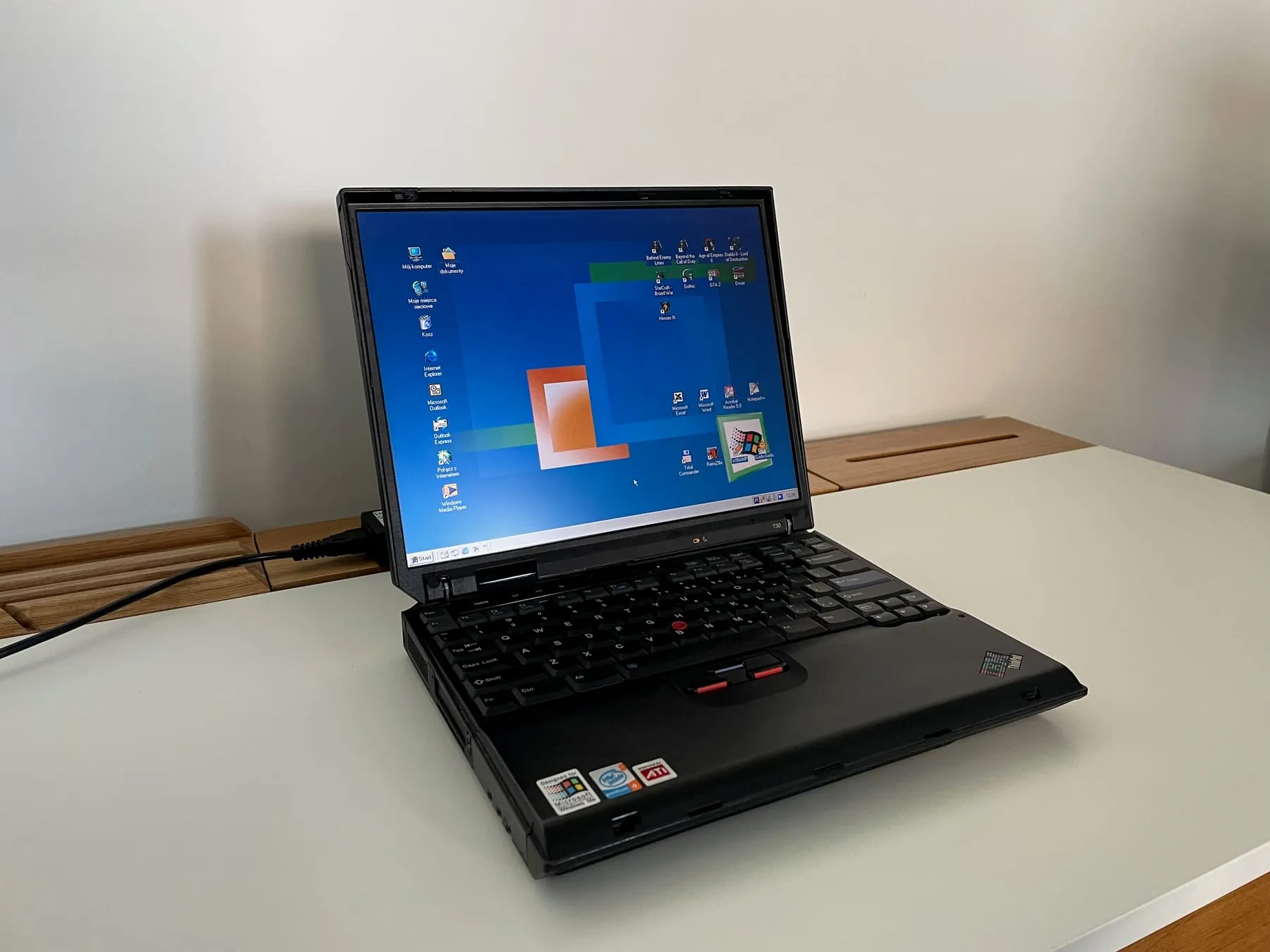 IBM ThinkPad T30 (Windows Me) — desktop