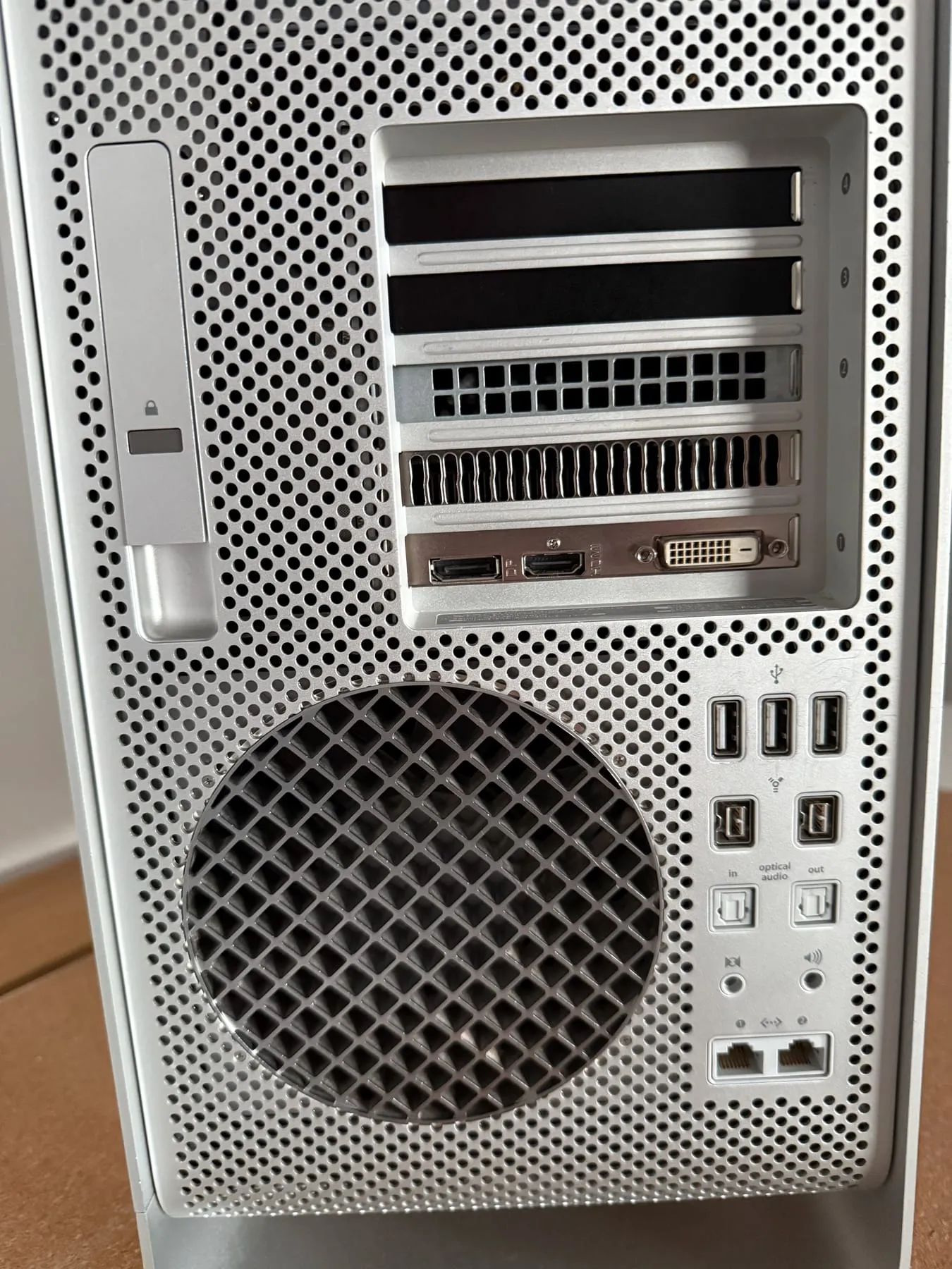 Apple Mac Pro 4,1 — rear i/o