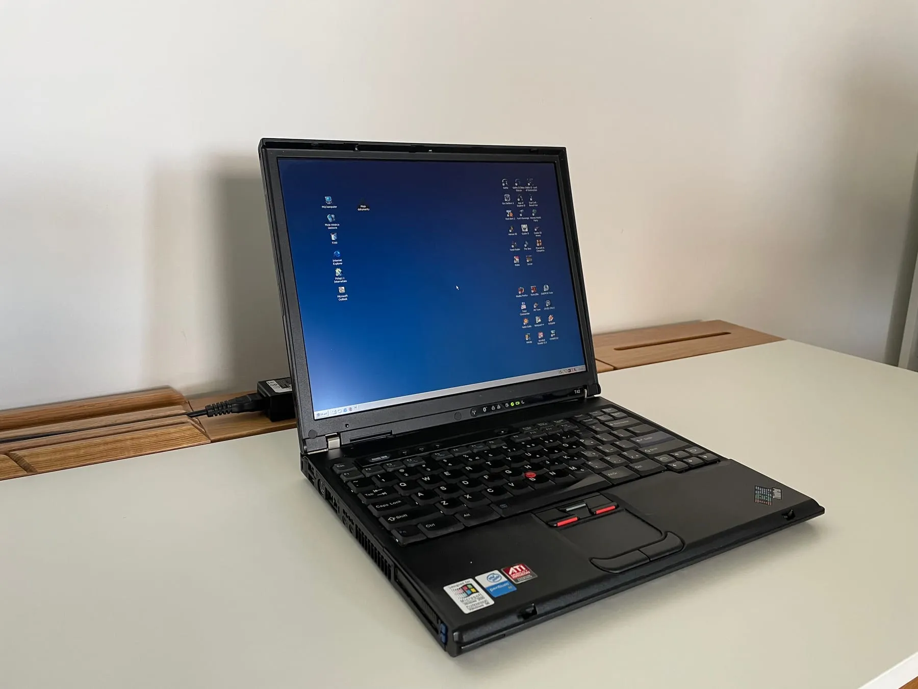 IBM ThinkPad T42 1.7 GHz — three quarter