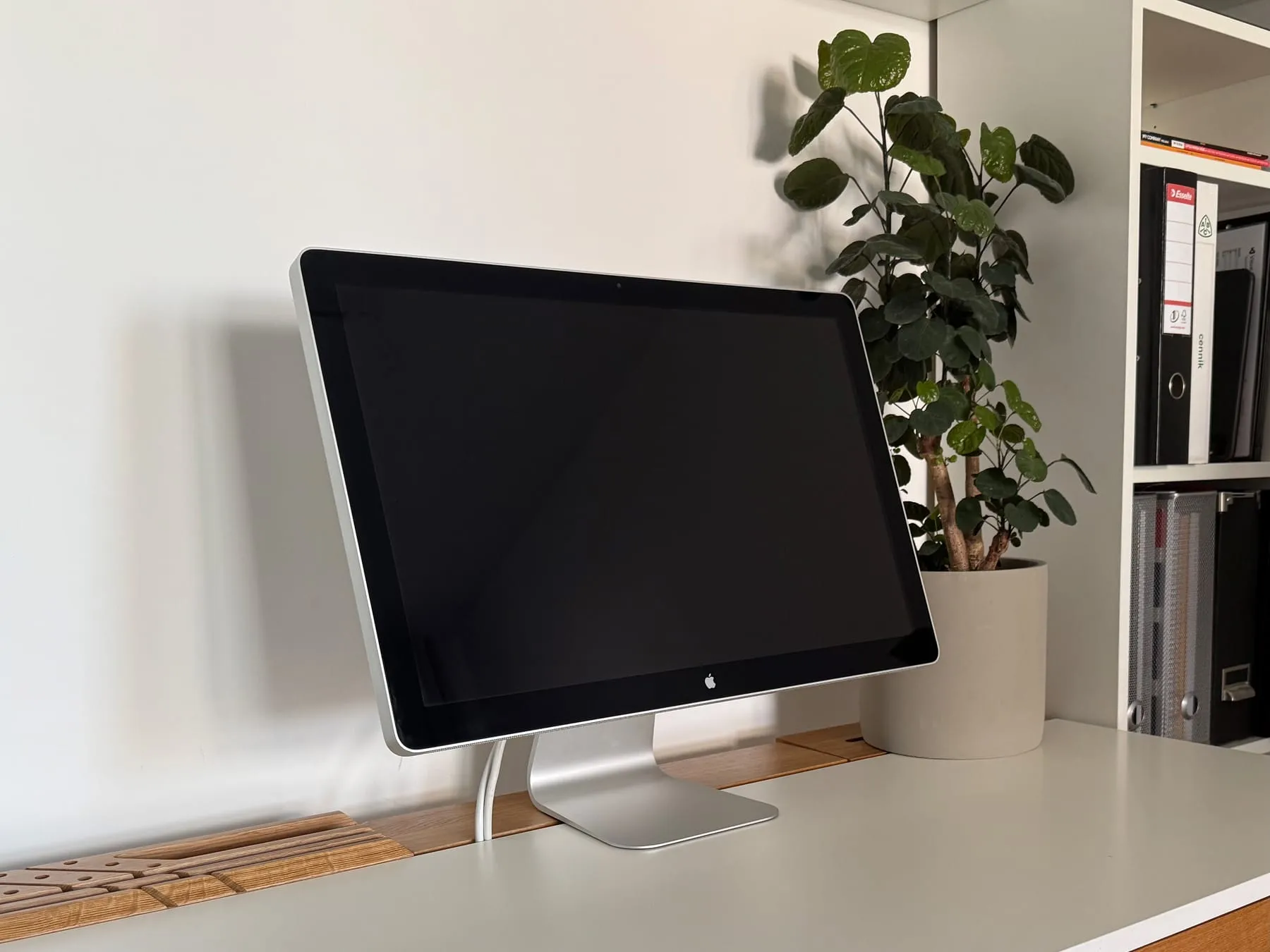 Apple LED Cinema Display 24-inch — three quarter