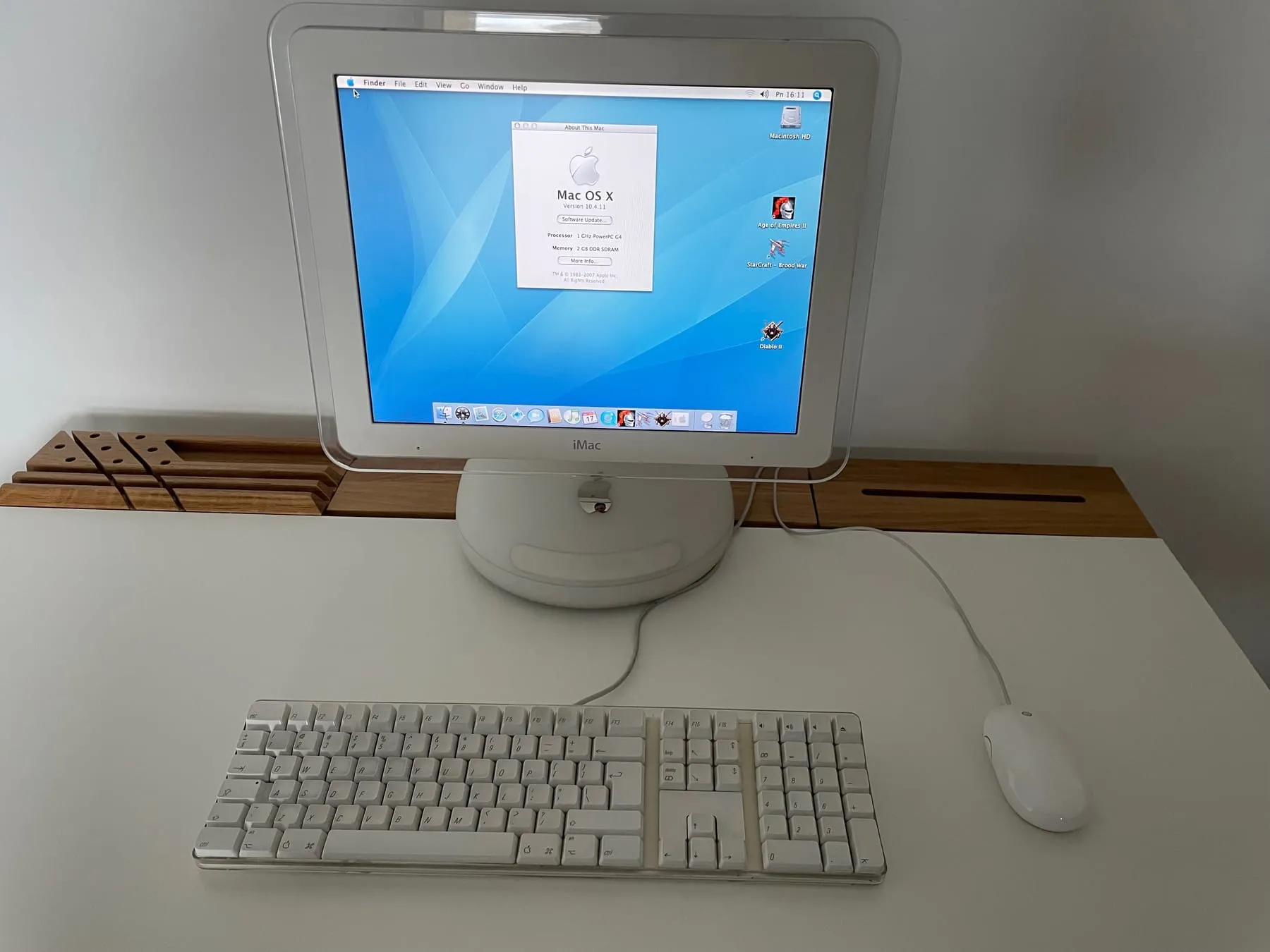 Apple iMac G4 15-inch — about this mac
