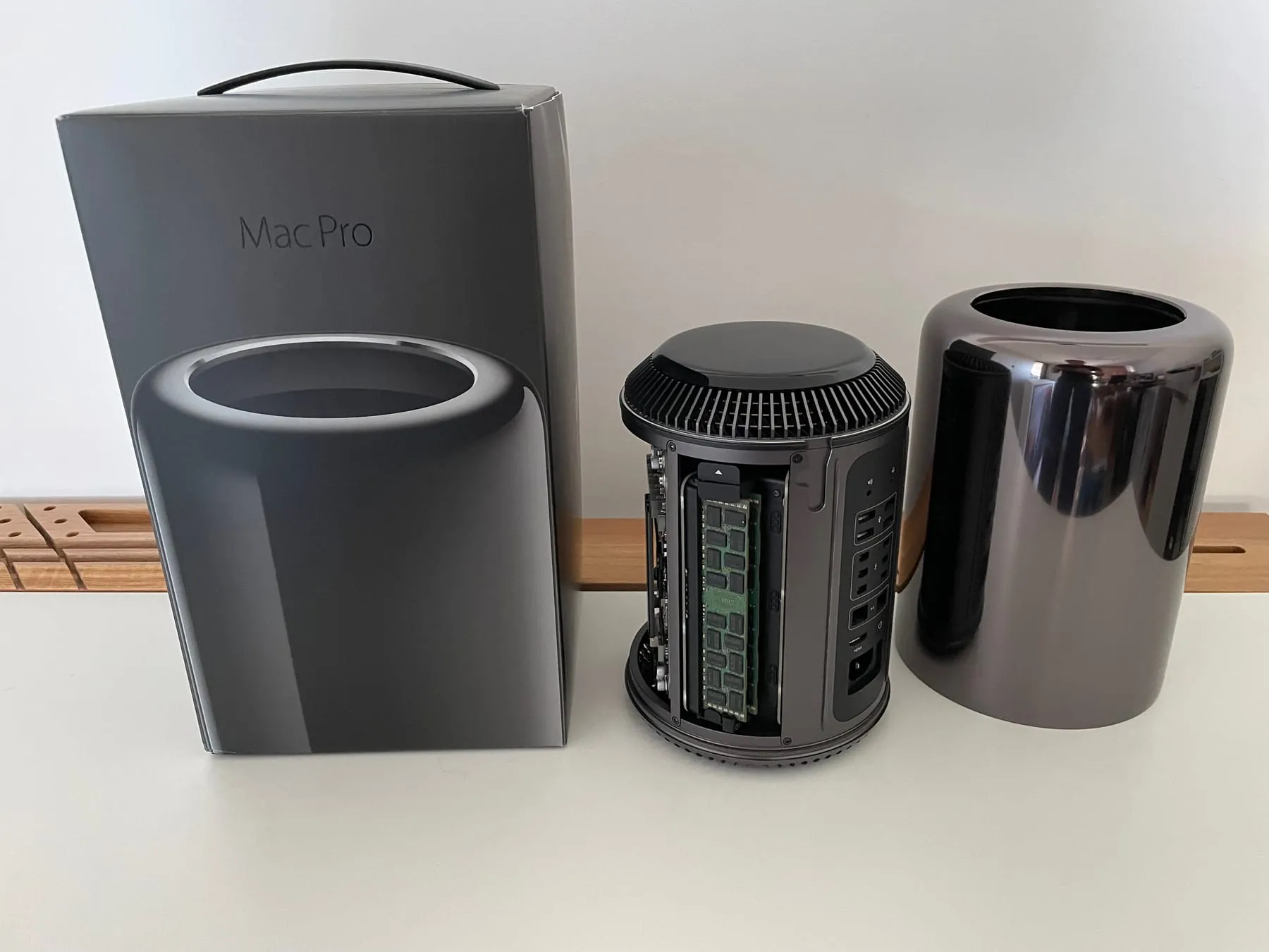 Apple Mac Pro (Late 2013) — core removed