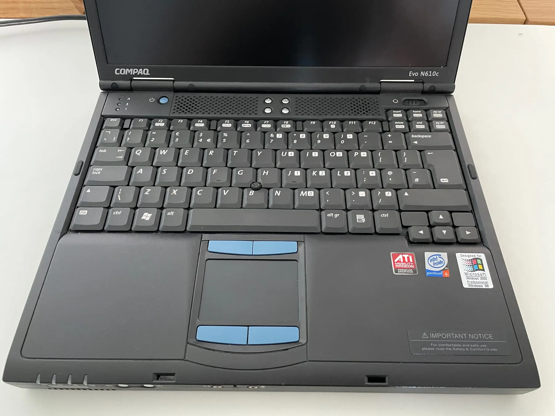 Compaq Evo N610c — keyboard and touchpad