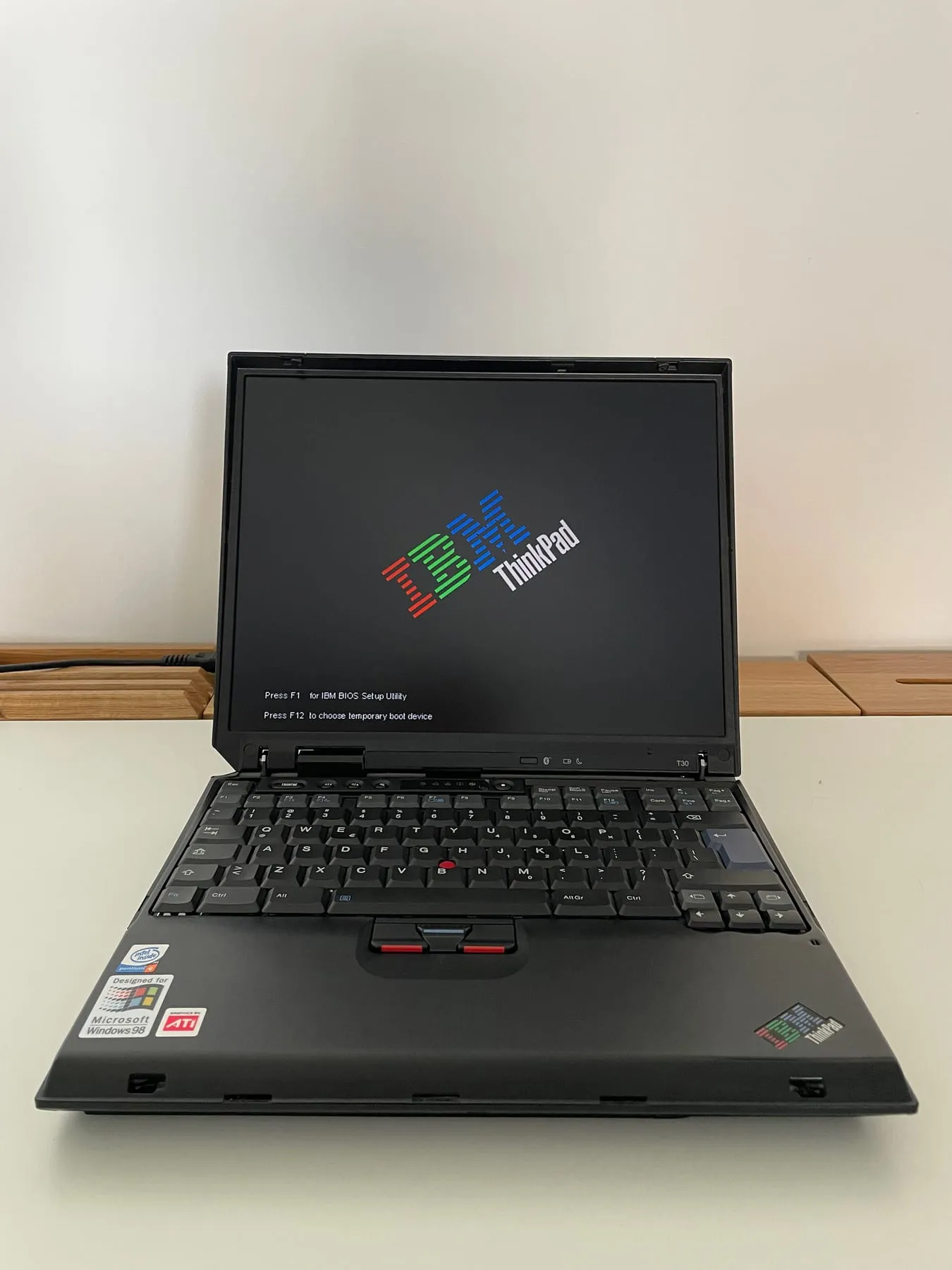 IBM ThinkPad T30 (Windows 98) — thinkpad splash