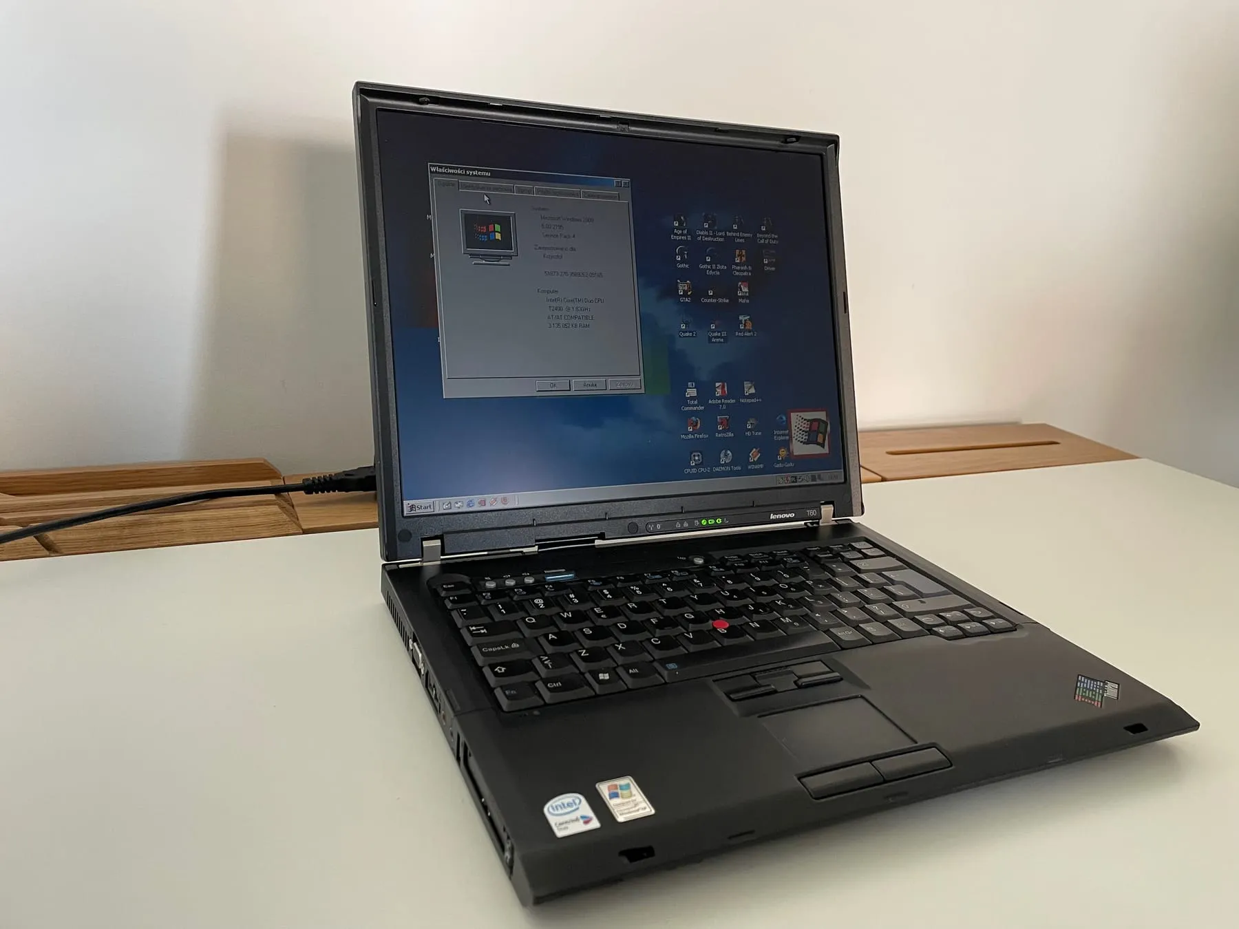 IBM ThinkPad T60 — three quarter