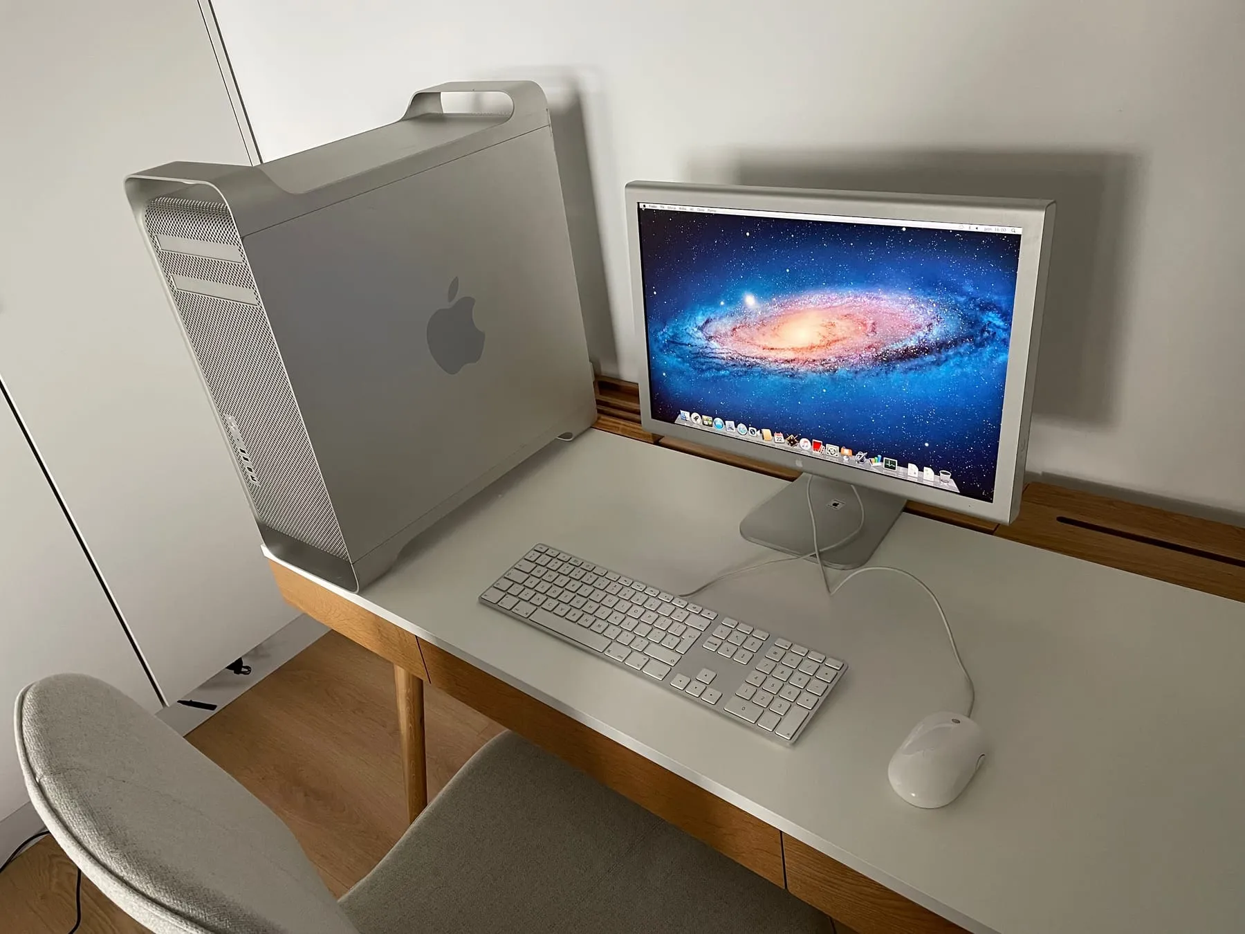 Apple Mac Pro 1,1 — three quarter