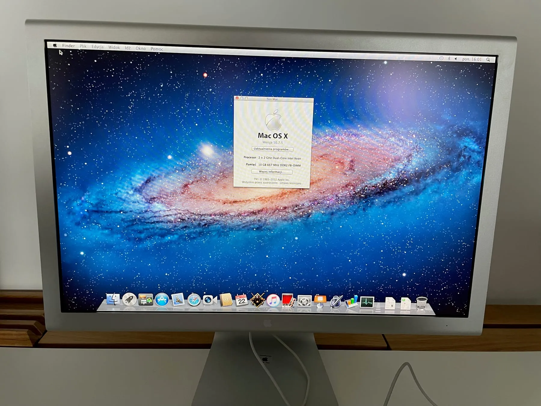 Apple Mac Pro 1,1 — cinema display