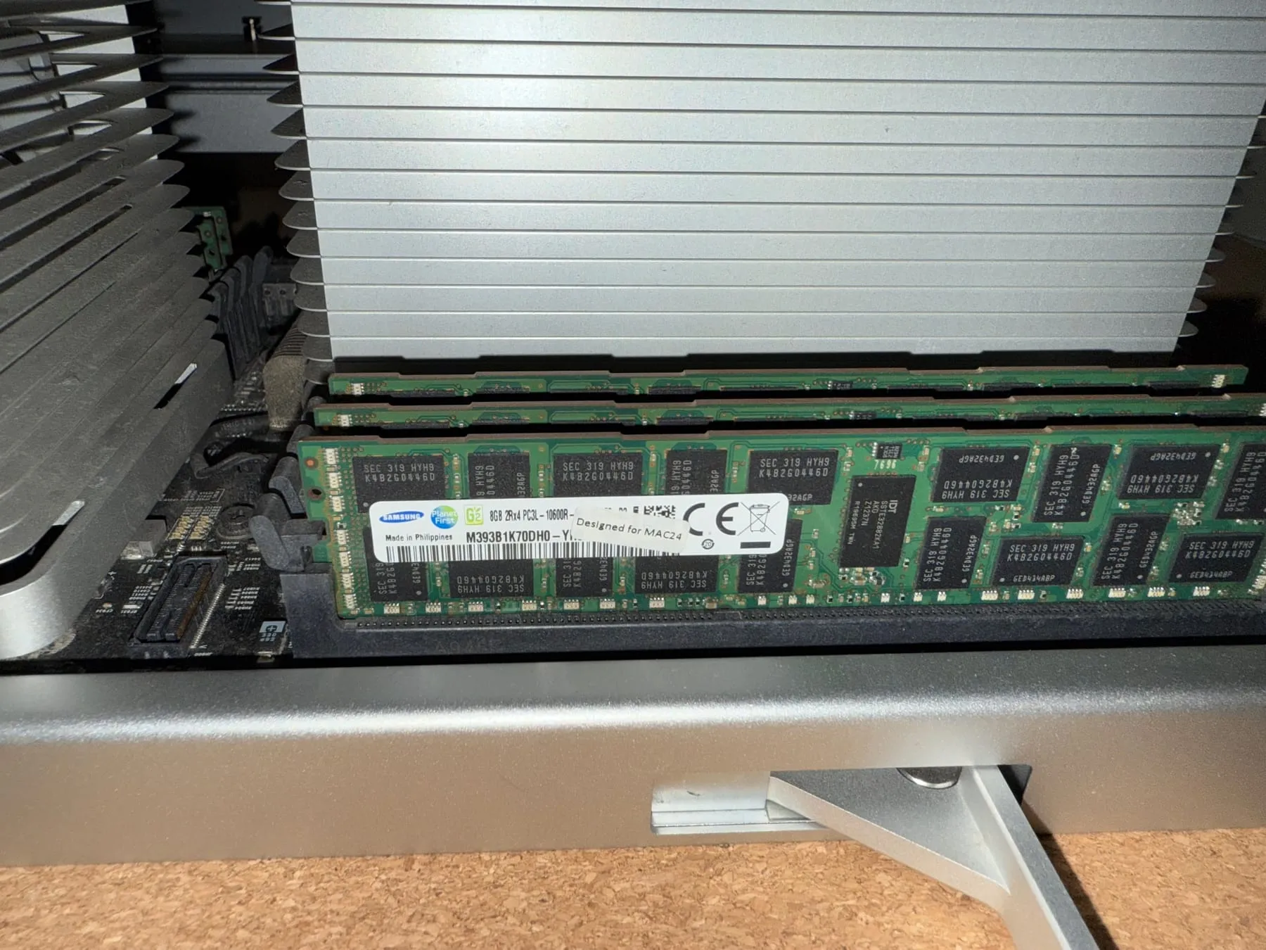 Apple Mac Pro 4,1 — memory riser