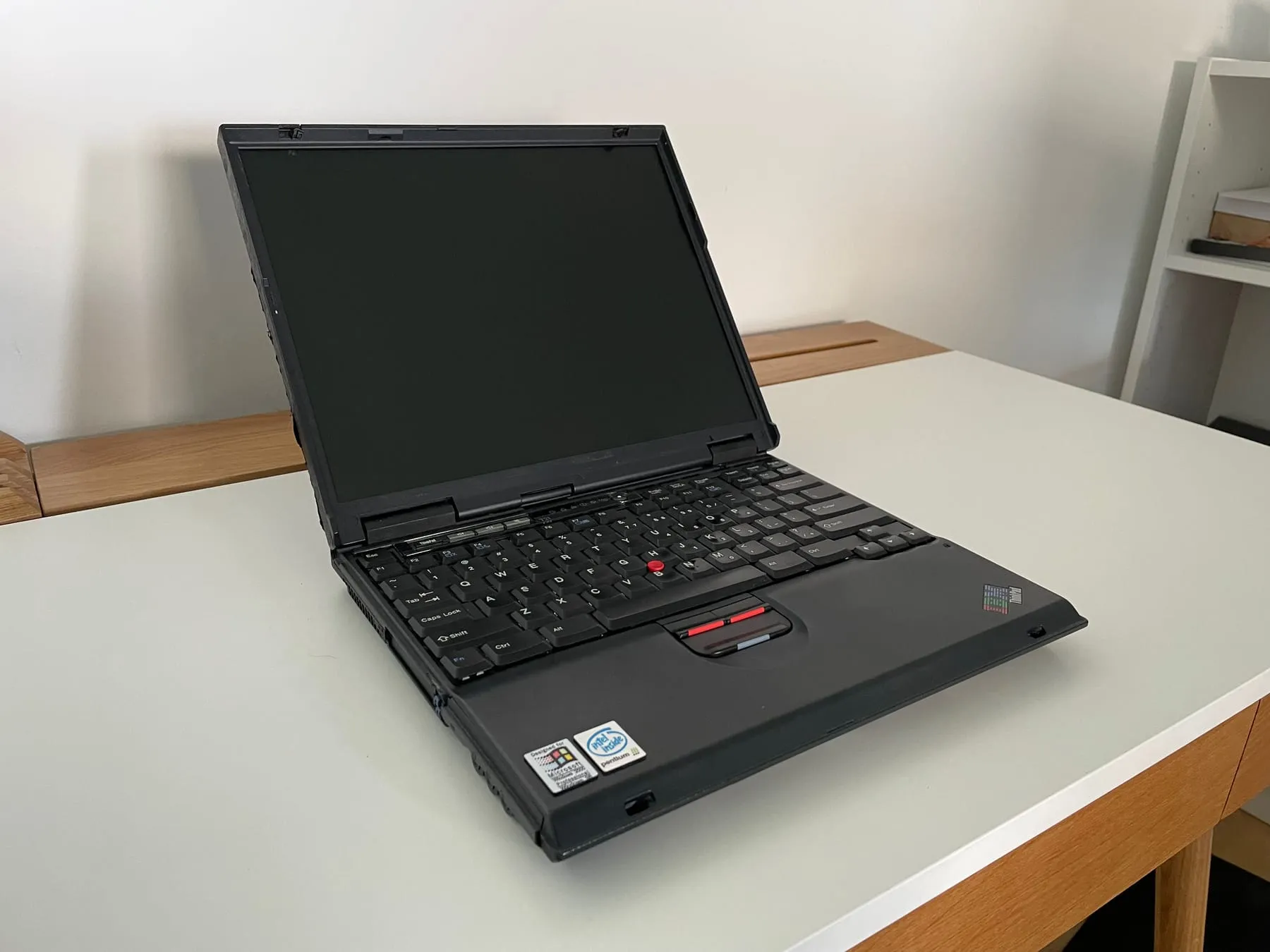 IBM ThinkPad T21 — open