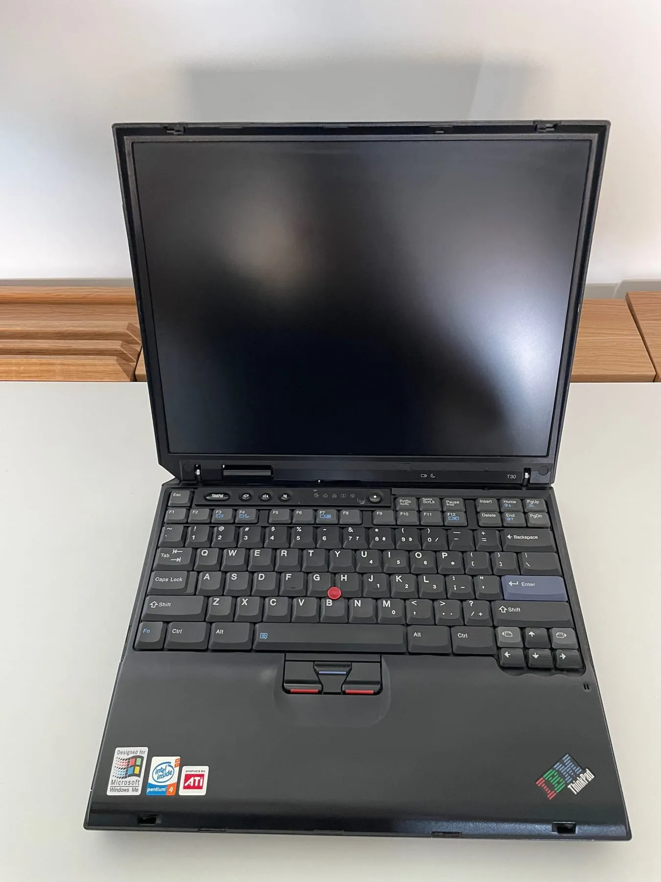 IBM ThinkPad T30 (Windows Me) — open