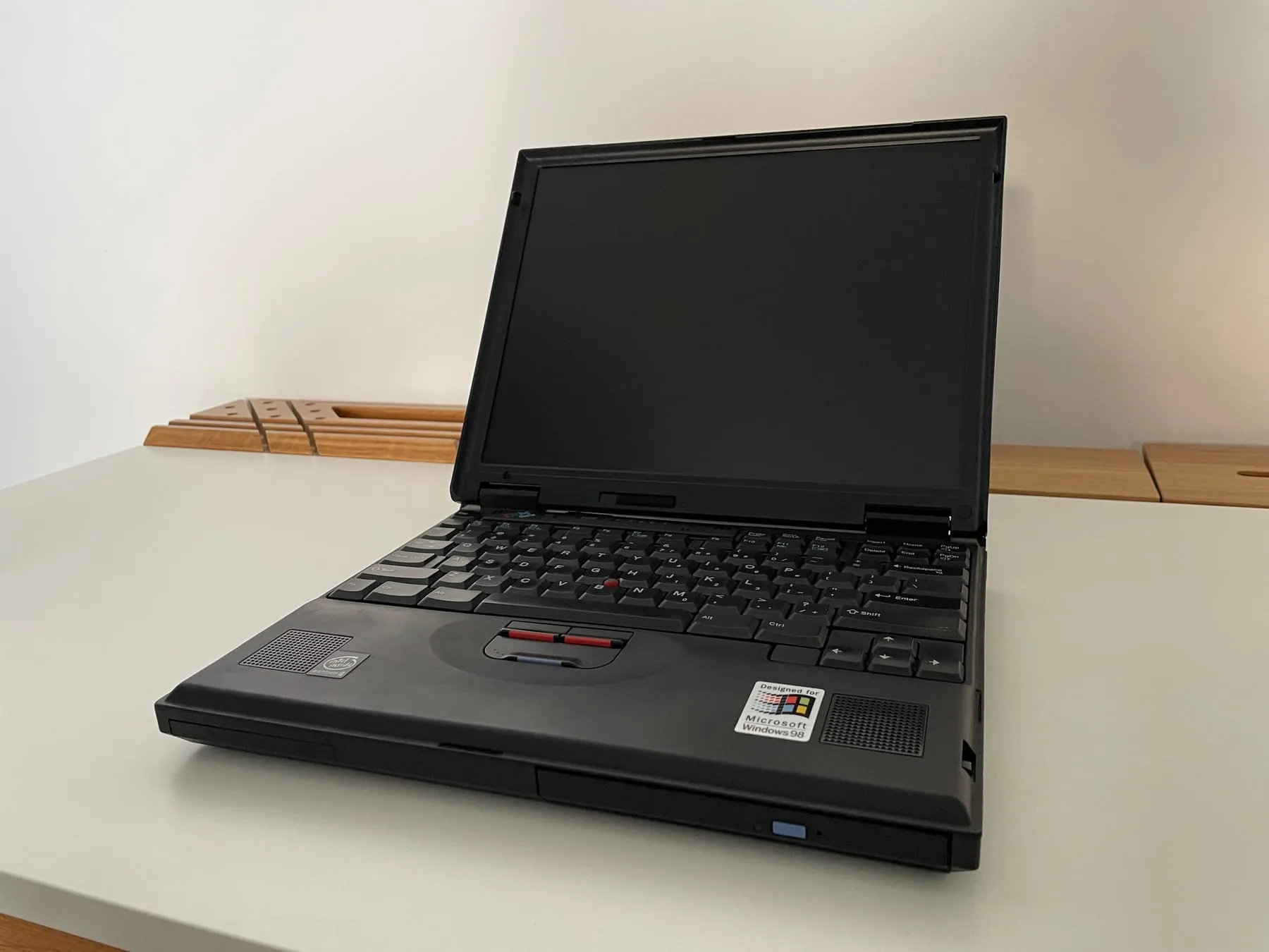 IBM ThinkPad 600E — open