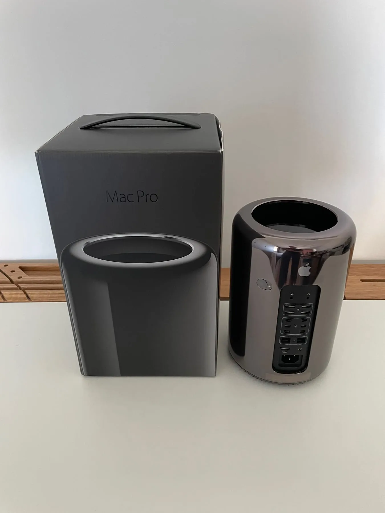 Apple Mac Pro (Late 2013) — with box