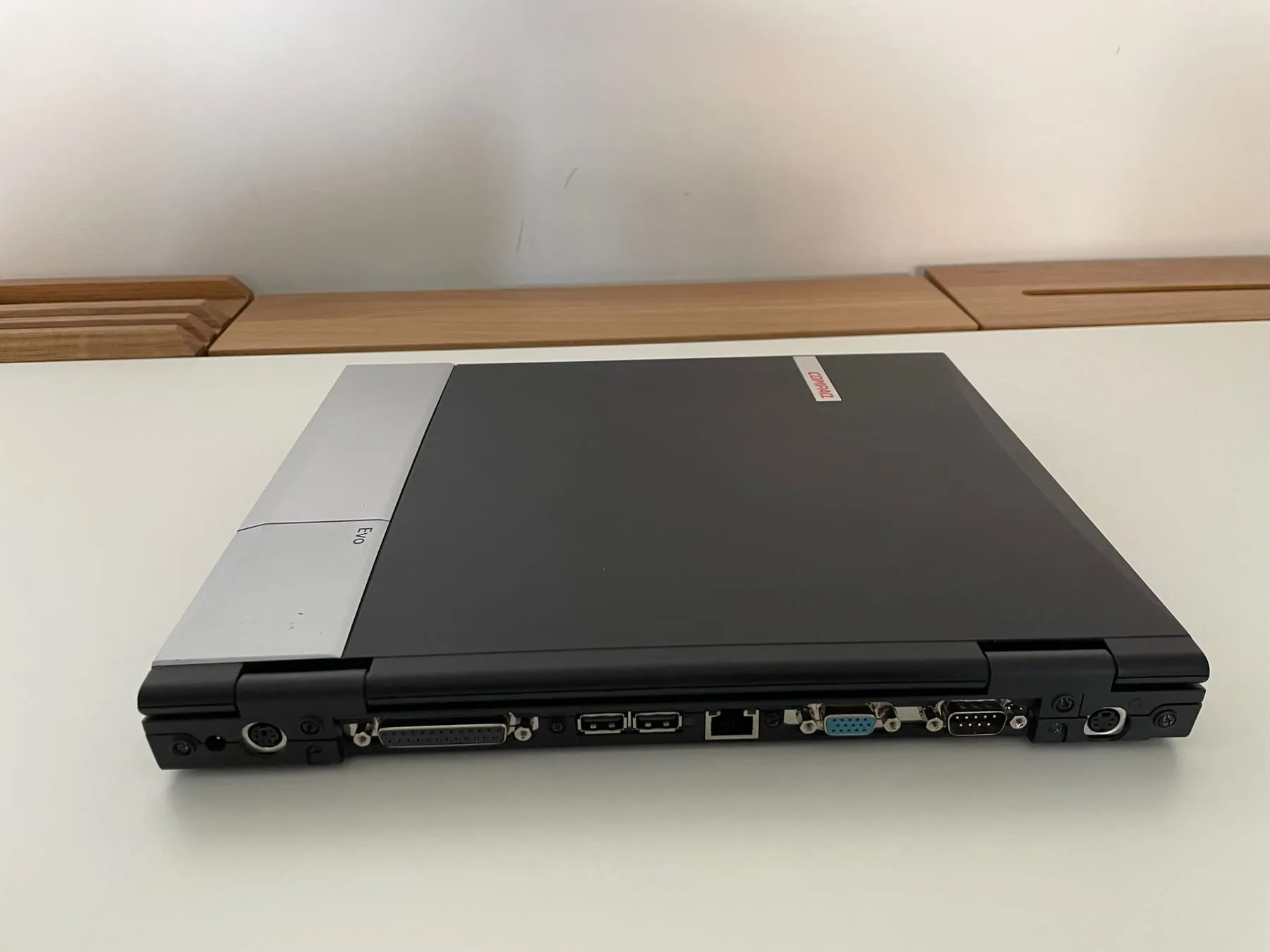 Compaq Evo N610c — rear ports