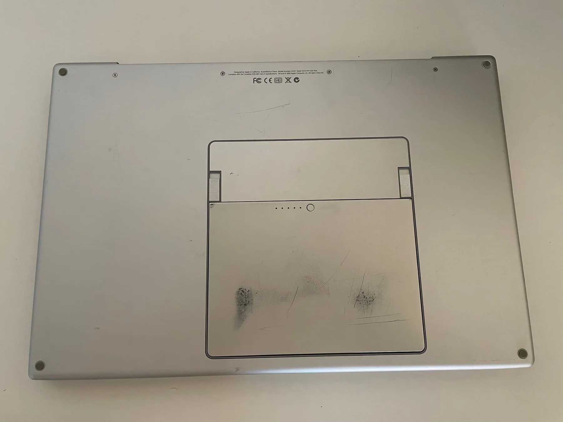 Apple MacBook Pro 17-inch — underside
