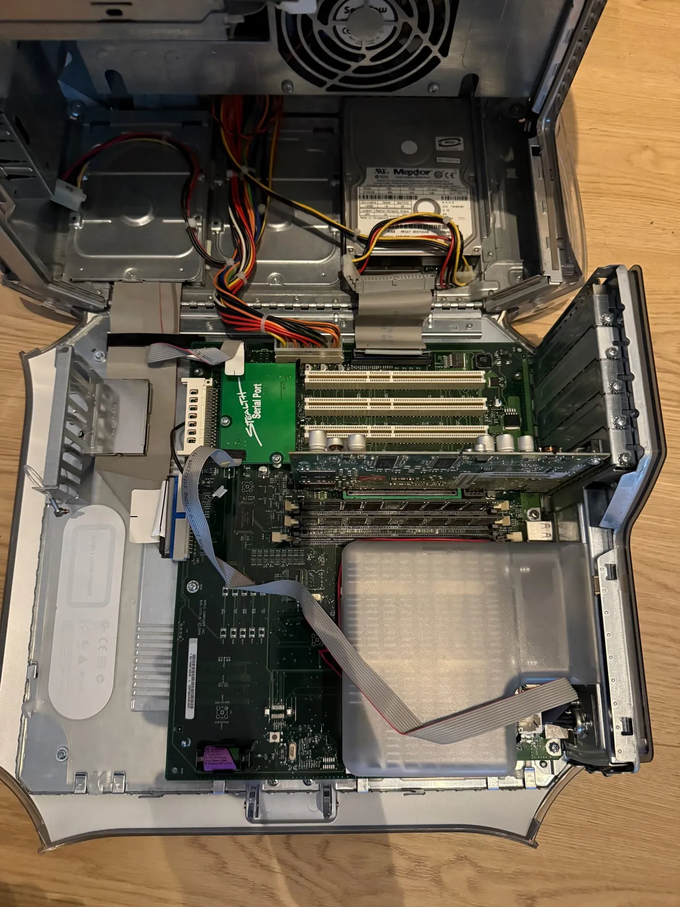 Apple Power Mac G4 667 MHz — interior