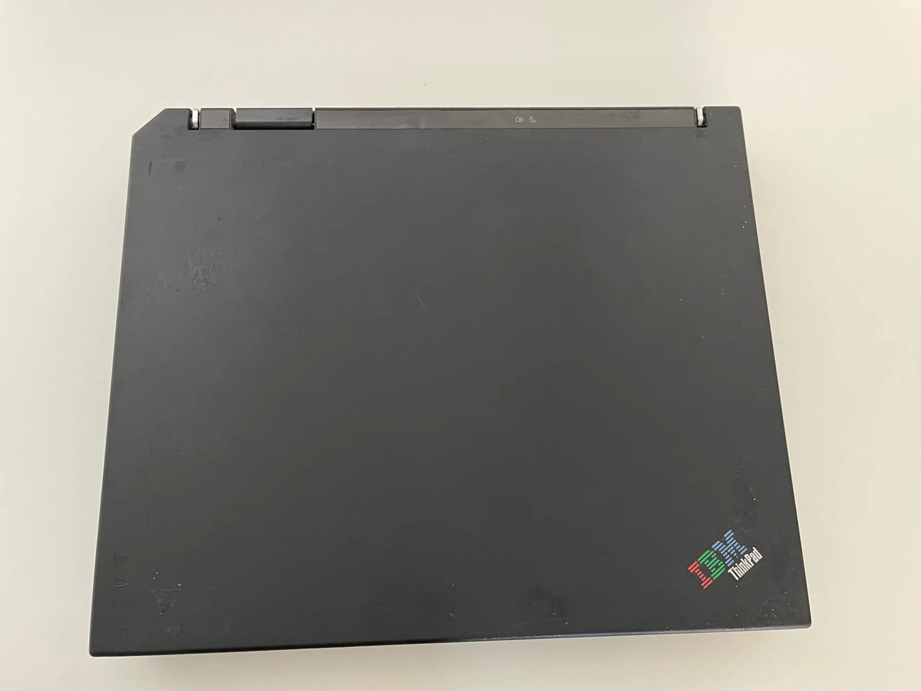 IBM ThinkPad T30 (Windows Me) — lid