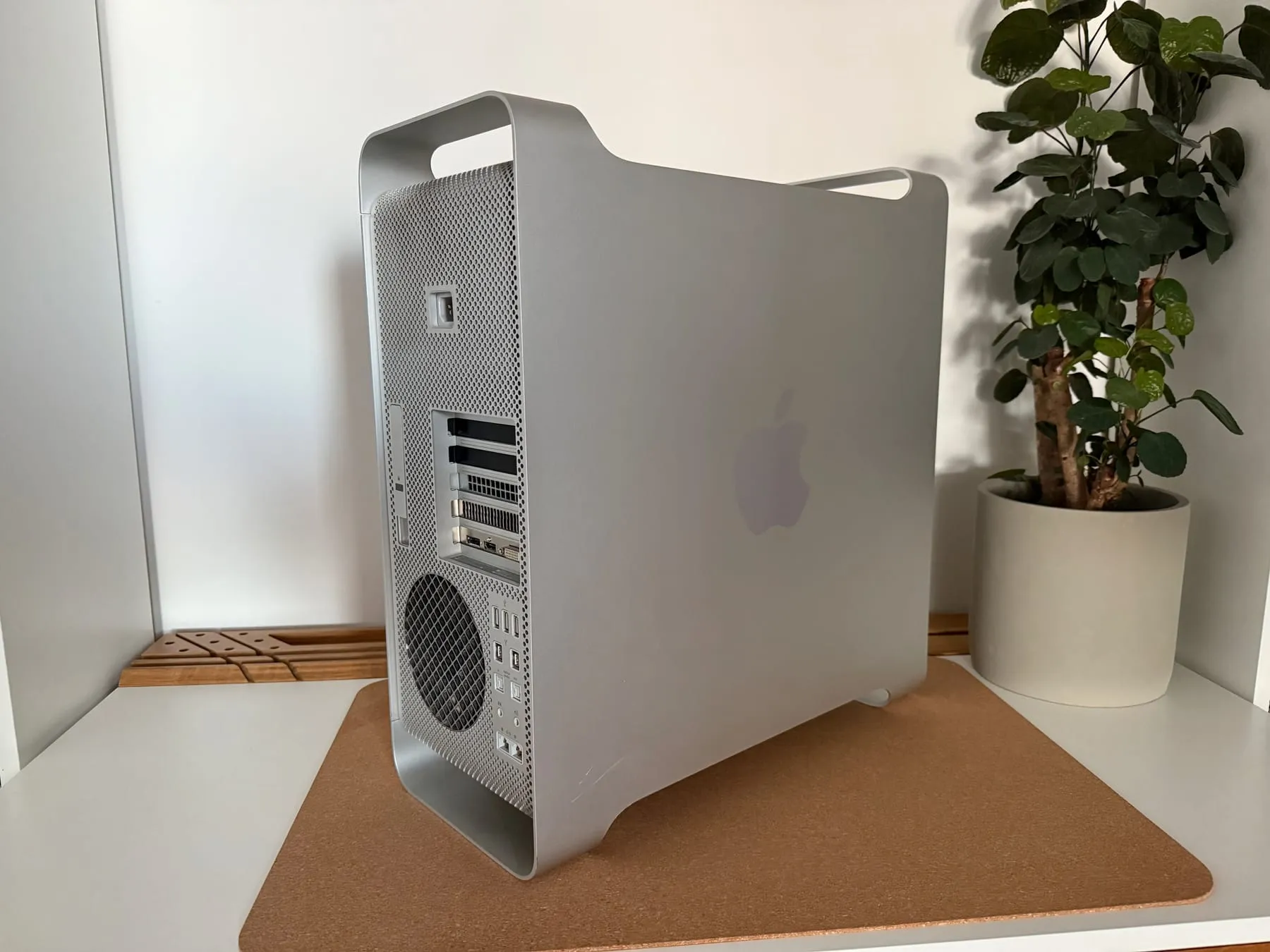 Apple Mac Pro 4,1 — rear three quarter
