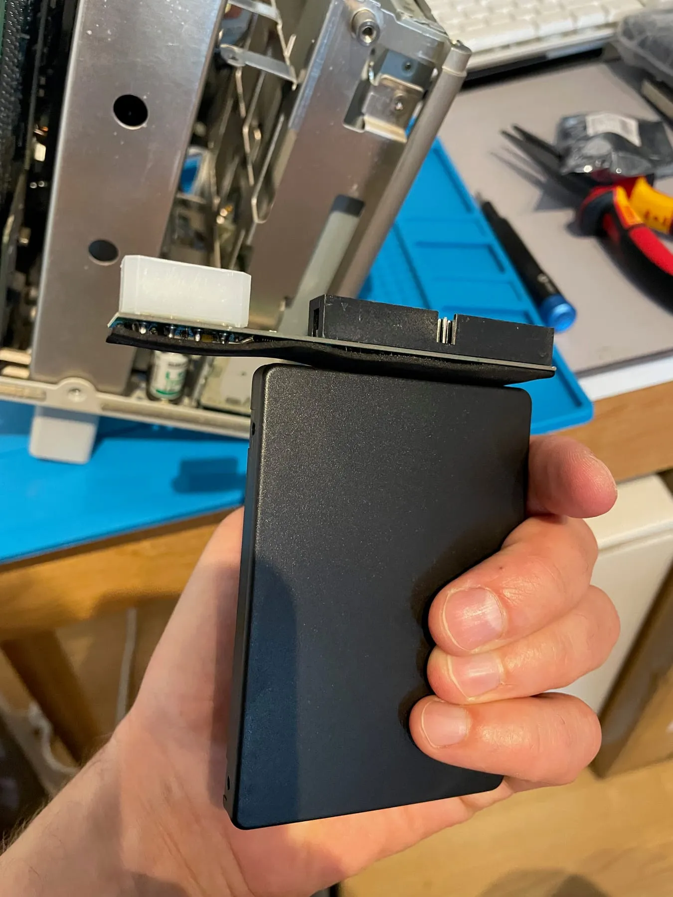 Apple Power Mac G4 Cube — drive upgrade
