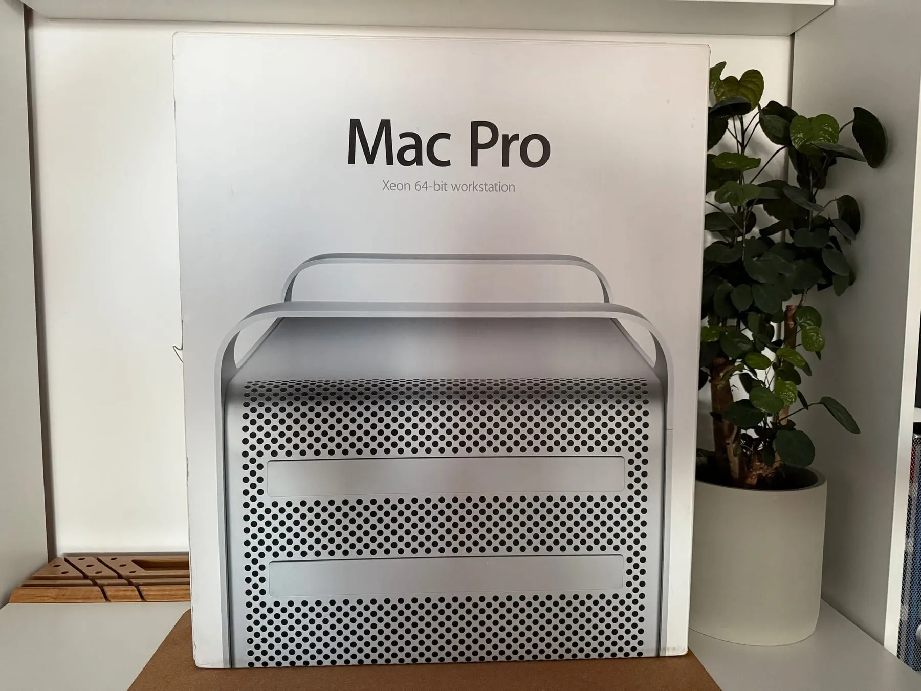 Apple Mac Pro 4,1 — with box